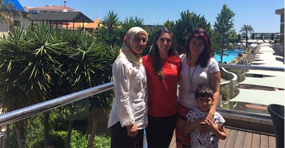 AKYÜZLÜ’YE AİLESİNDEN RÜMEYSA’YA MORAL ZİYARETİ