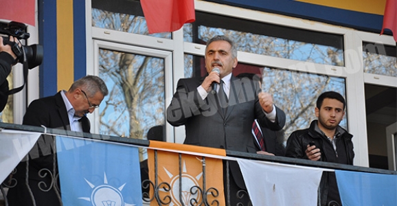 ALİ İNCİ BALKONDAN PARTİLİLERE SESLENDİ