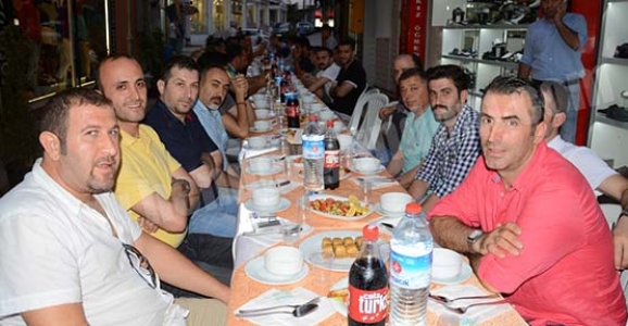 ALPASLAN TÜRKEŞ CADDESİ ESNAFLARI İFTARDA BULUŞTU