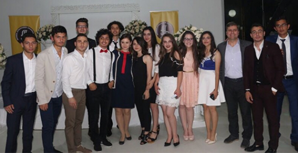 ATİKE HANIM MEZUNLARINI UĞURLADI