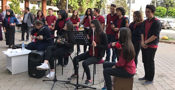 ATİKE HANIM ÖĞRENCİLERİNDEN HALK KONSERİ