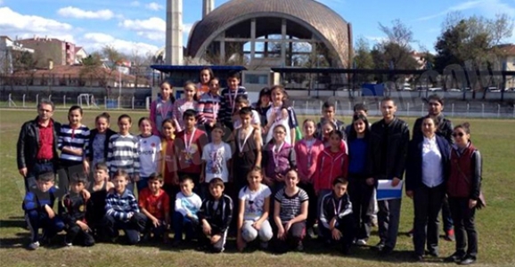 ATLETİZMDE ATİKEHANIM RÜZGARI