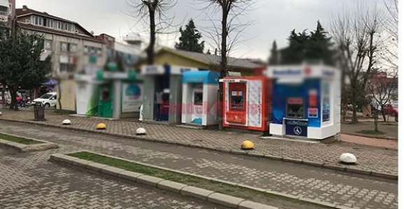 ATM’LERİN PARA ÇEKME YERLERİNİ KIRDILAR