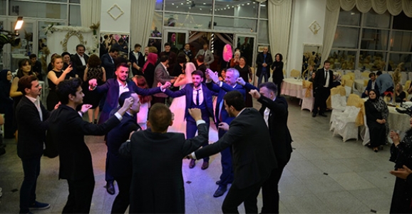 Aylin İle  Ensar Mutluluğa Yelken Açtı