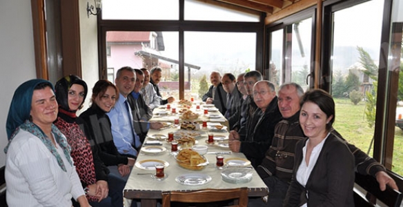 BABAOĞLU VE EKİBİ KAPI KAPI DOLAŞIYOR