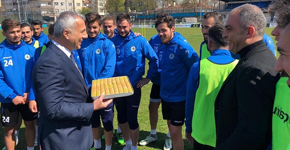 Babaoğlu’ndan Hendekspor’a Tatlı Sürpriz