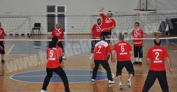BAHAR KUPASI VOLEYBOL TURNUVASI BAŞLADI