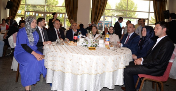 BAKAN İSLAM HENDEK’TEYDİ