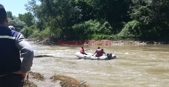 BALIK TUTARKEN NEHRE DÜŞEREK KAYBOLDULAR