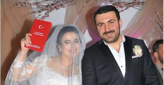 Başpehlivan Aykırı dünya evine girdi