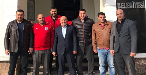 BAŞPEHLİVANLARDAN PÜSKÜLLÜ’YE ZİYARET