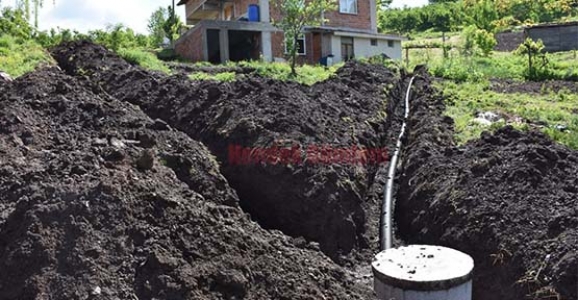 BELEDİYEDEN BEKLEMEDİLER KANALİZASYONLARINI YAPTILAR