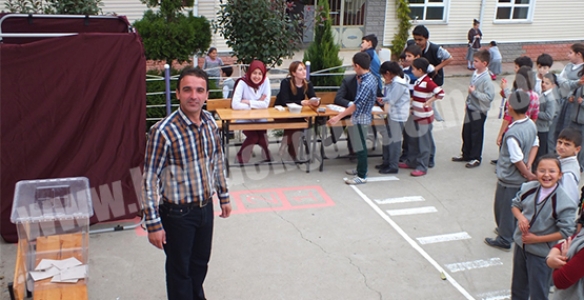   BEYLİCE ORTAOKULUNDA SEÇİM HEYECANI