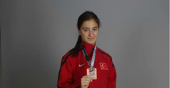 BEYZA ÜNLÜSOY'DA DÜNYA İKİNCİSİ