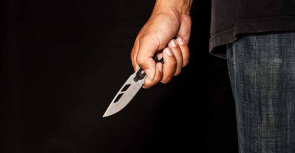 BIÇAKLI SALDIRGAN YAKALANDI