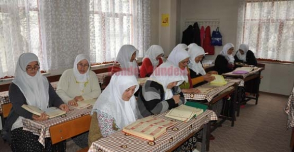 DİKMEN MAHALLESİNDE BAYANLARA KUR’AN KURSU