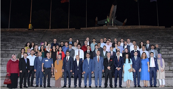 Biz Birlikte Büyük Bir Aileyiz