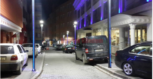 BU SOKAKLAR OTOPARK OLDU, VATANDAŞLAR TRAFİĞE KAPATILMASINI İSTİYOR