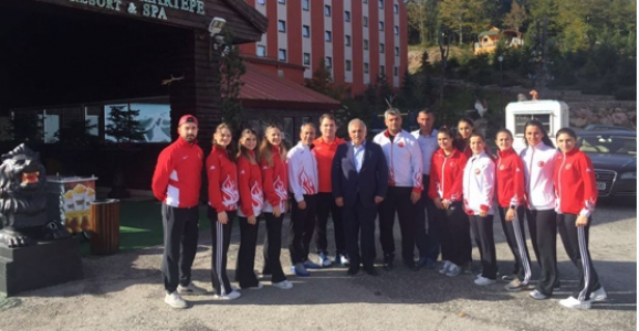 BÜŞRA’YI KAMPTA YALNIZ BIRAKMADILAR