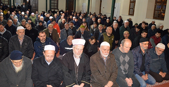 Camiler Doldu Taştı