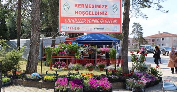 ÇEKSOY DERNEĞİNİN KERMESİ AÇILDI