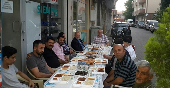 ÇEVRE EĞİTİM KÜLTÜR SOSYAL YARDIMLAŞMA DERNEĞİ İFTAR VERDİ