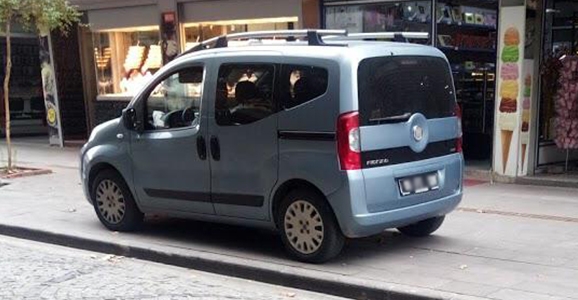 Resmi Plakalı Araçtan Kaldırım İhlali