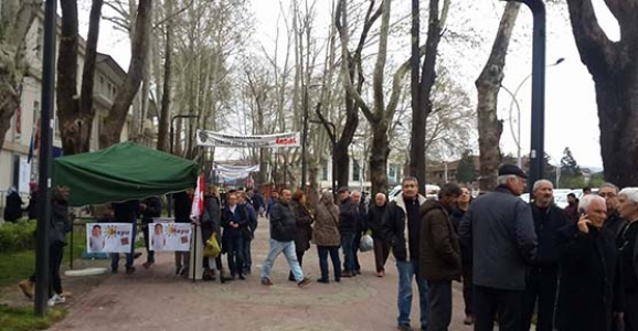 CHP GENÇLİĞİNİN AÇTIĞI STANDA SALDIRI