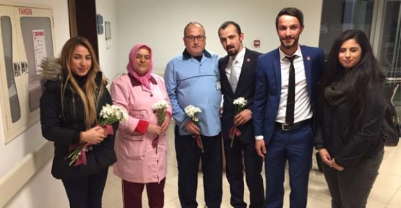 CHP'Lİ GENÇLER TIP BAYRAMINI KUTLADI