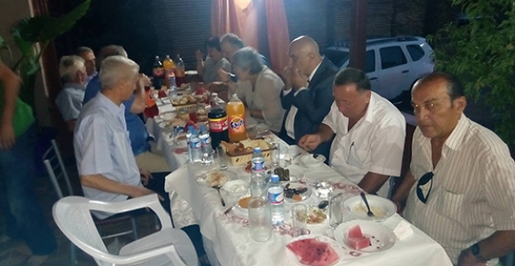 CHP’LİLER HENDEK'TE İFTARDA BULUŞTU