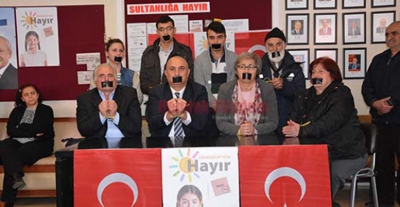 CHP’LİLERDEN İLGİNÇ PROTESTO