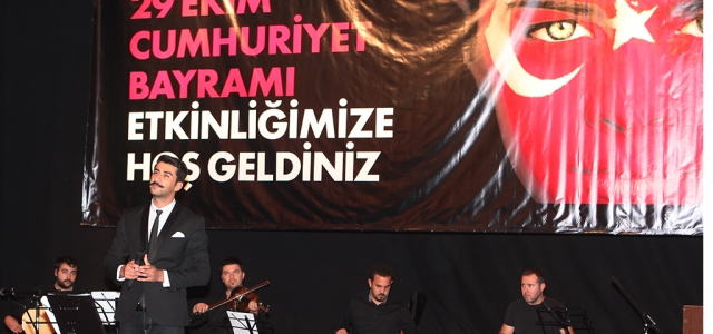 ÇOCUK KULÜBÜNDE CUMHURİYET COŞKUSU