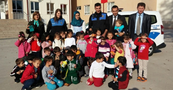 ÇOCUKLAR POLİSLERİ ÇOK SEVDİ