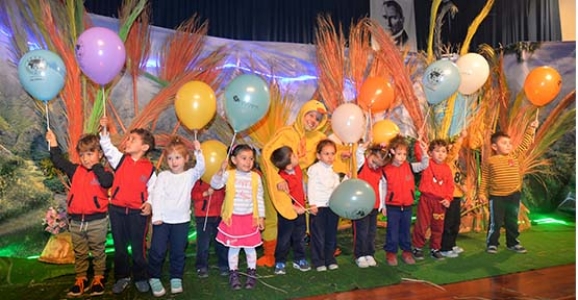 ÇOCUKLAR TİYATROYLA DOYASIYA EĞLENDİ