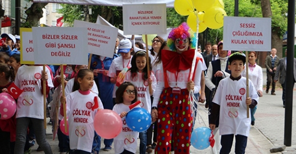 ÇÖLYAK HASTALARINDAN UÇURTMA ŞENLİĞİ VE YÜRÜYÜŞ