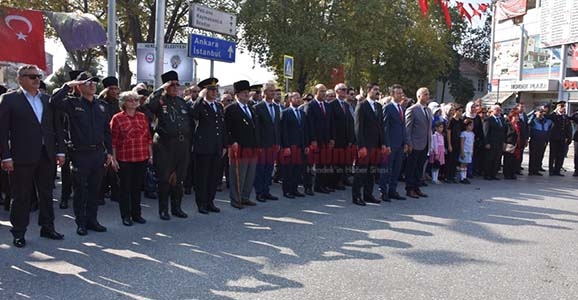 Cumhuriyet Bayramı Çelenk Koyma Töreni Yapıldı