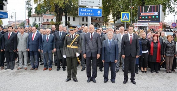 CUMHURİYET BAYRAMI KUTLAMALARI ÇELENK KOYMA TÖREN İLE BAŞLADI
