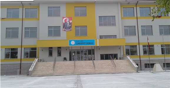 Cumhuriyet Okulu Sıra Yok Diye Açılamadı