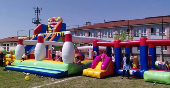 Cumhuriyet Okulunda Yıl Sonu Şenliği