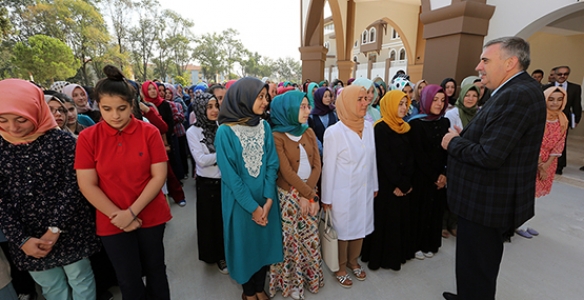 DEĞERLERİNE BAĞLI BİR NESİL