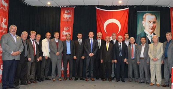 DEMOKRAT PARTİDE BAYRAĞI AKICI DEVRALDI