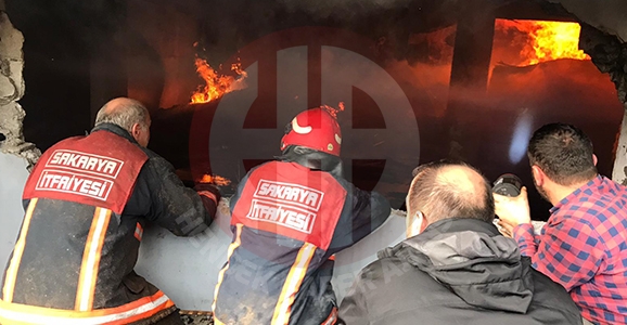 Depo Yangını Söndürüldü