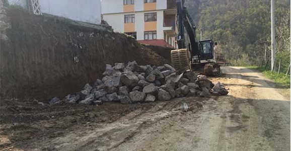 DİKMEN GRUP YOLUNDAKİ TEHLİKE SONA ERDİ