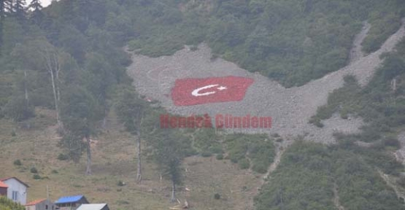 DİKMEN YAYLASINA DEV TÜRK BAYRAĞI İŞLEDİLER