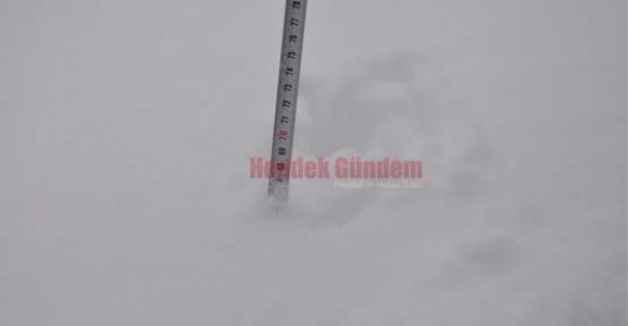 DİKMEN’DE KAR KALINLIĞI 66CM'YE ULAŞTI