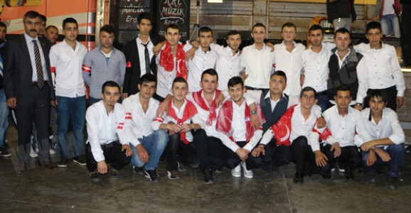 DİKMENLİLER ASKERLERİNE SAHİP ÇIKTI