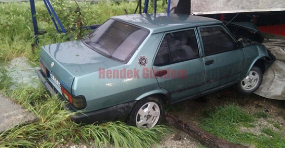 DİREKSİYON HÂKİMİYETİNİ KAYBETTİ BAHÇEYE UÇTU