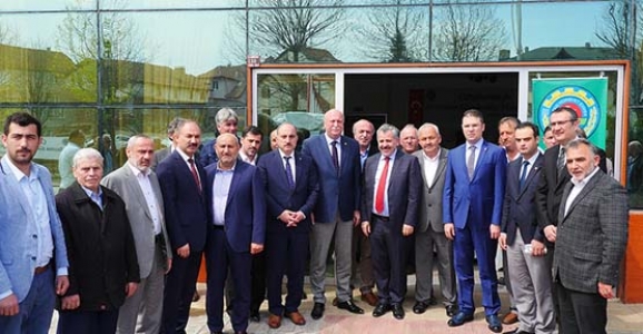 DİŞLİ VE ÖZKOÇ ÇİFTÇİLERİN TOPLANTISINA KATILDI