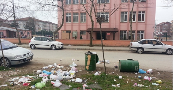 EĞİTİM YUVASININ KARŞISI ÇÖP YUVASI