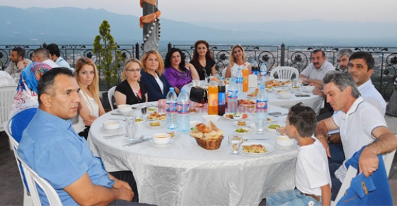 EL ELE ENGELLİLER DERNEĞİ İFTARDA BİR ARAYA GELDİ